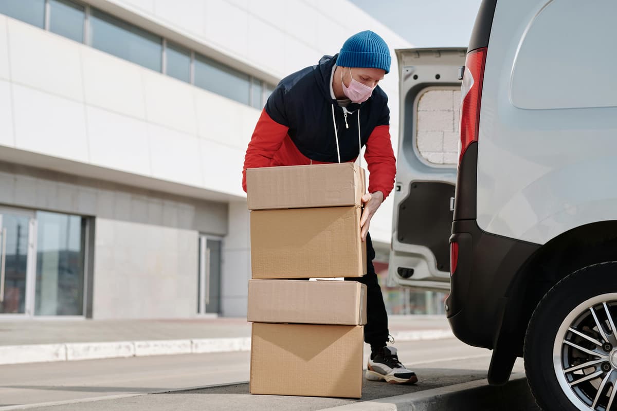 Warehouse worker with Guardian Freight Link uniform